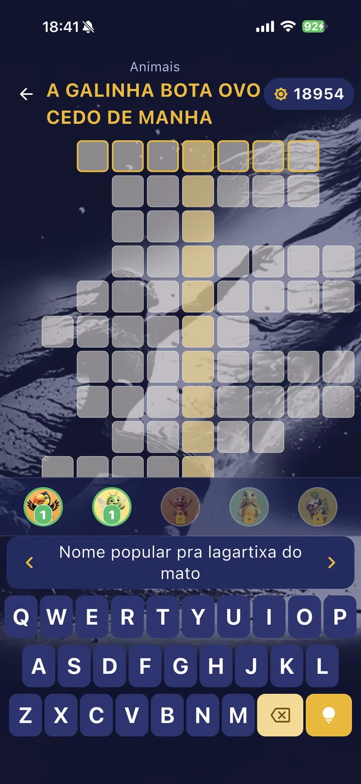 Uma fase do mundo Animais: cruzadinha com a dica 'Nome popular pra lagartixa do mato', teclado e os amigos da Capy